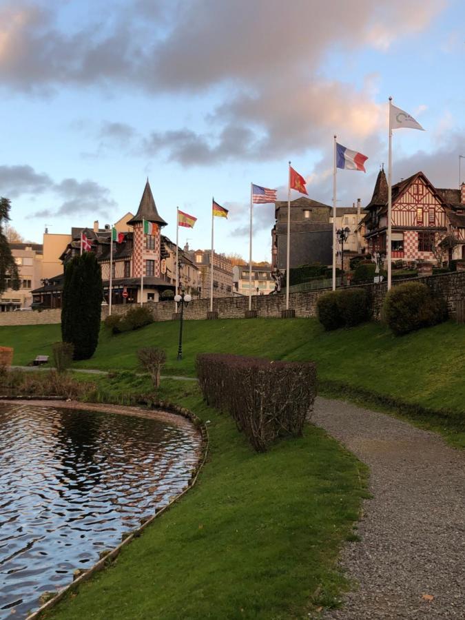 Bed and Breakfast Manoir De La Prise Tarot à Bagnoles de l'Orne Normandie Extérieur photo